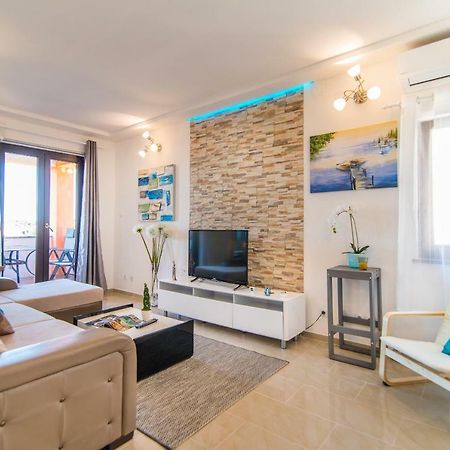 Charming House On The Beach And Deluxe Apartment Pula Eksteriør billede
