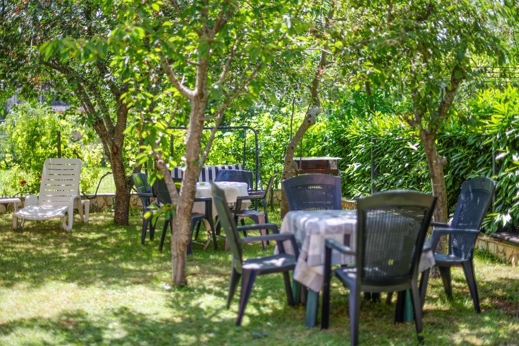 Charming House On The Beach And Deluxe Apartment Pula Eksteriør billede