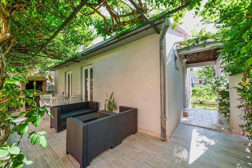 Charming House On The Beach And Deluxe Apartment Pula Eksteriør billede