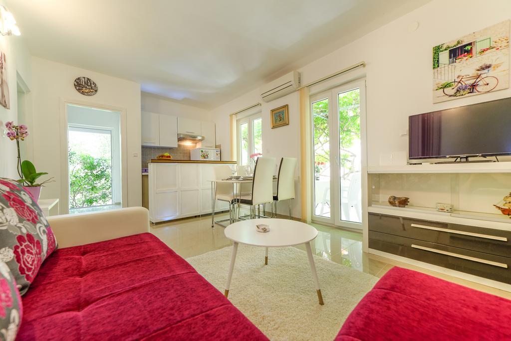 Charming House On The Beach And Deluxe Apartment Pula Eksteriør billede