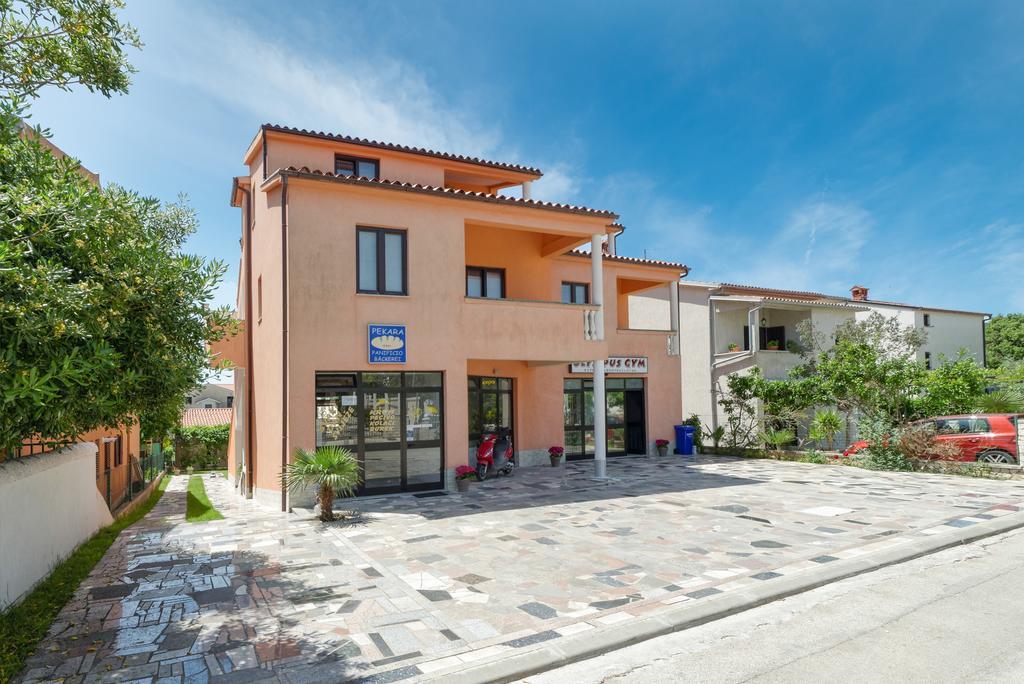 Charming House On The Beach And Deluxe Apartment Pula Eksteriør billede