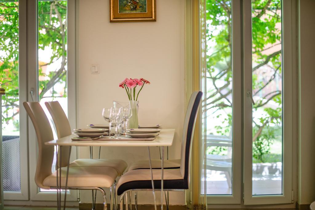 Charming House On The Beach And Deluxe Apartment Pula Eksteriør billede
