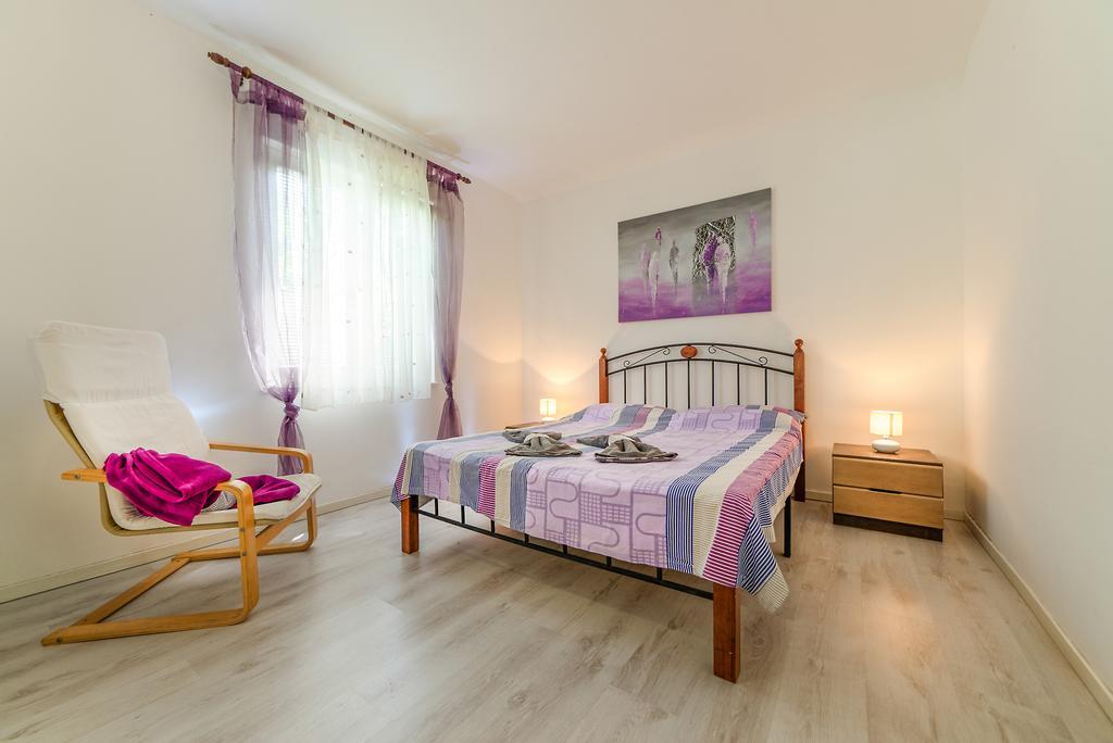 Charming House On The Beach And Deluxe Apartment Pula Eksteriør billede