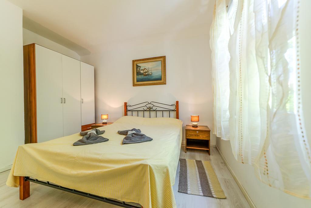 Charming House On The Beach And Deluxe Apartment Pula Eksteriør billede