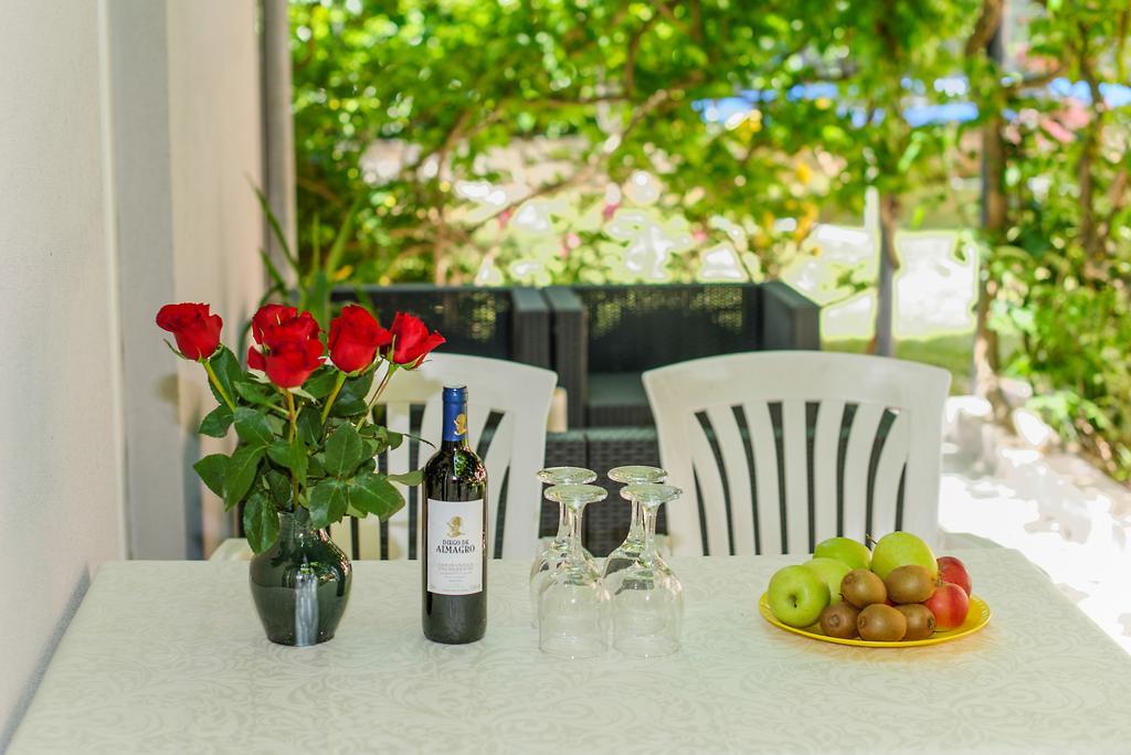Charming House On The Beach And Deluxe Apartment Pula Eksteriør billede