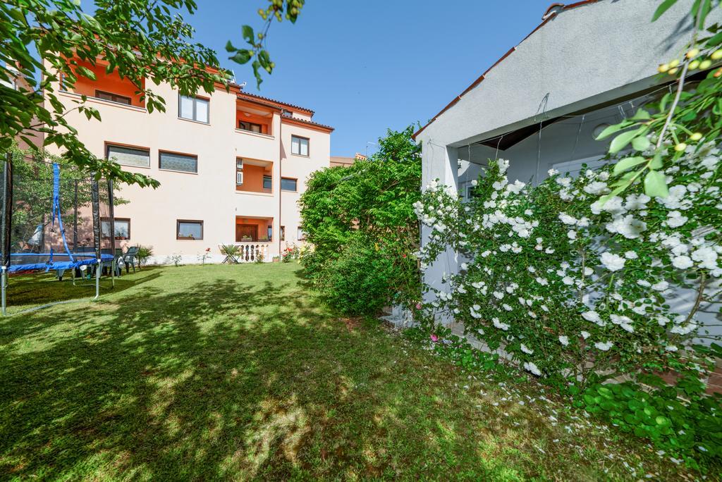 Charming House On The Beach And Deluxe Apartment Pula Eksteriør billede