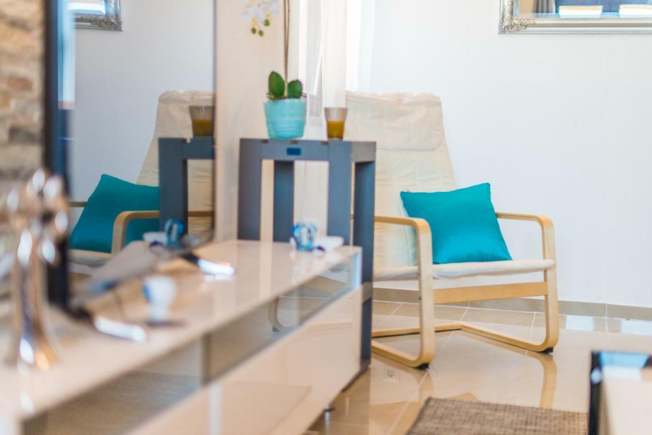 Charming House On The Beach And Deluxe Apartment Pula Eksteriør billede