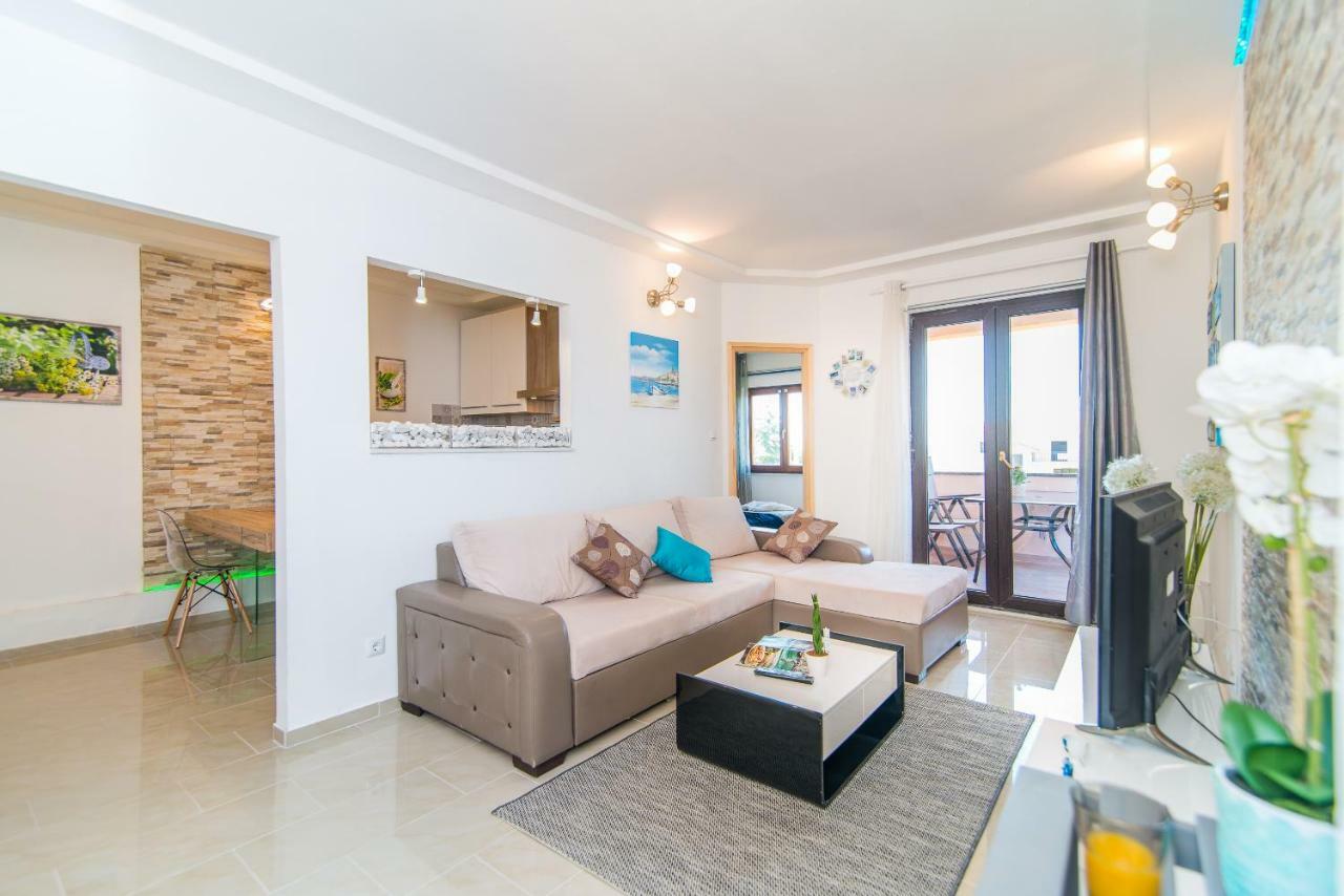 Charming House On The Beach And Deluxe Apartment Pula Eksteriør billede