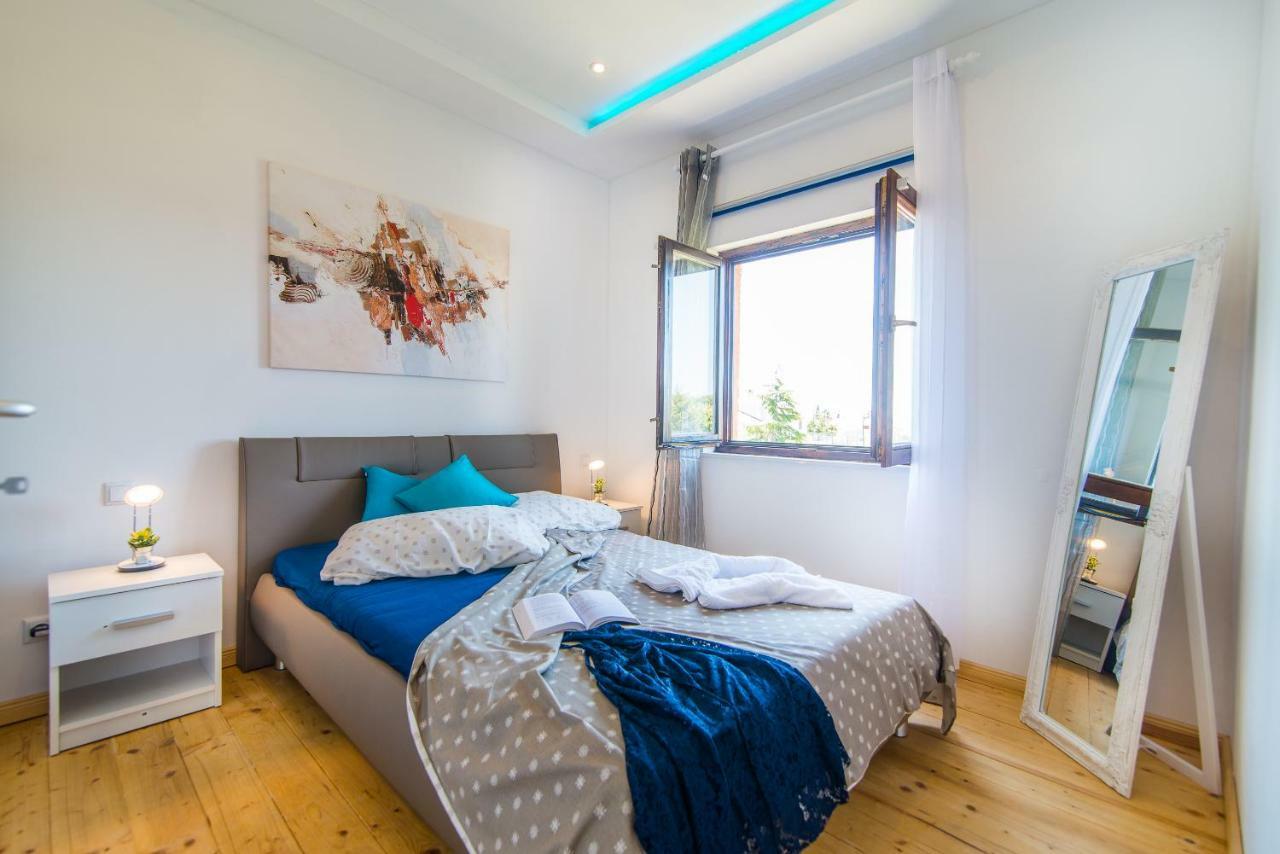 Charming House On The Beach And Deluxe Apartment Pula Eksteriør billede