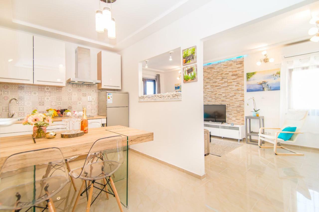 Charming House On The Beach And Deluxe Apartment Pula Eksteriør billede