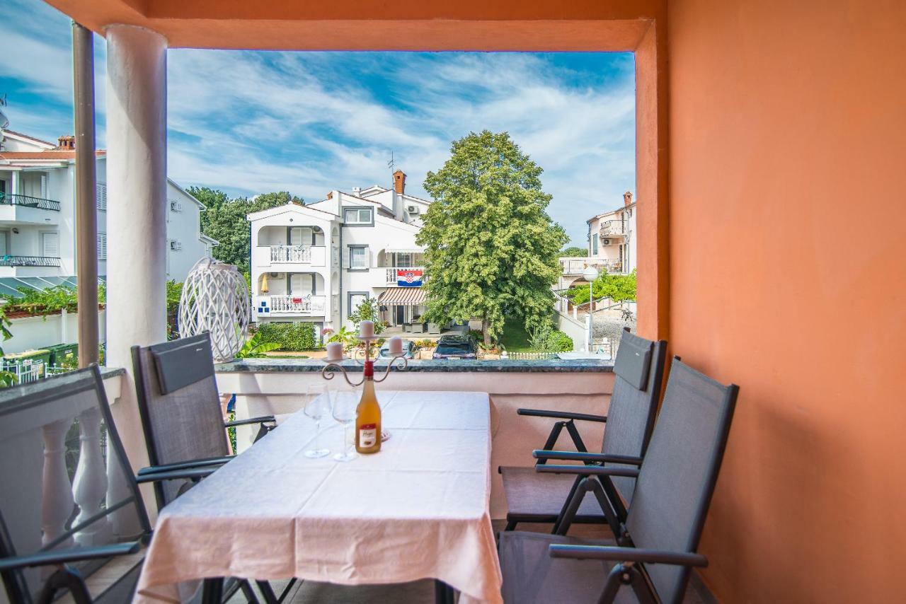 Charming House On The Beach And Deluxe Apartment Pula Eksteriør billede