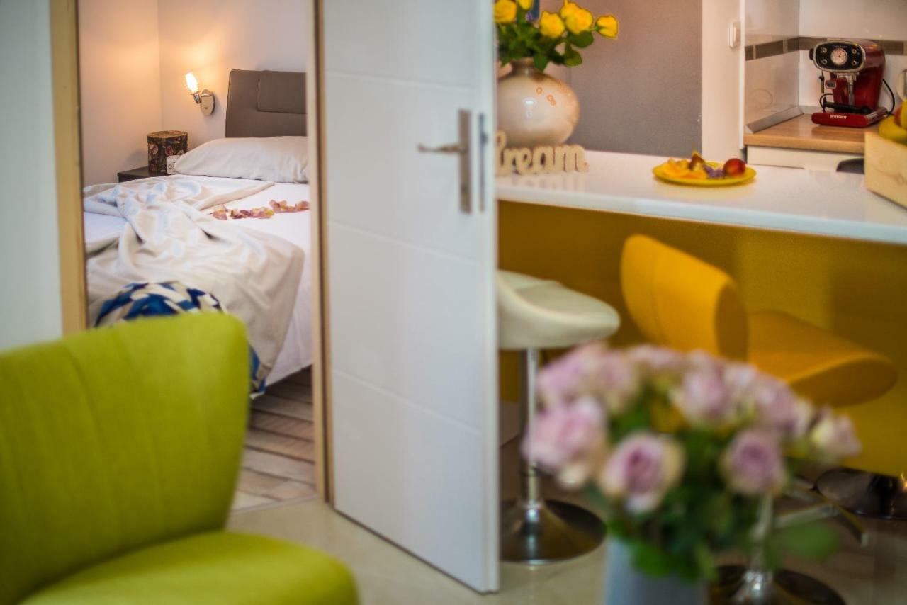 Charming House On The Beach And Deluxe Apartment Pula Eksteriør billede