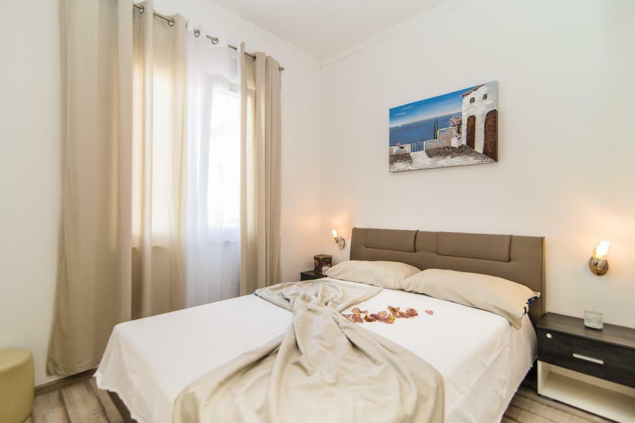 Charming House On The Beach And Deluxe Apartment Pula Eksteriør billede