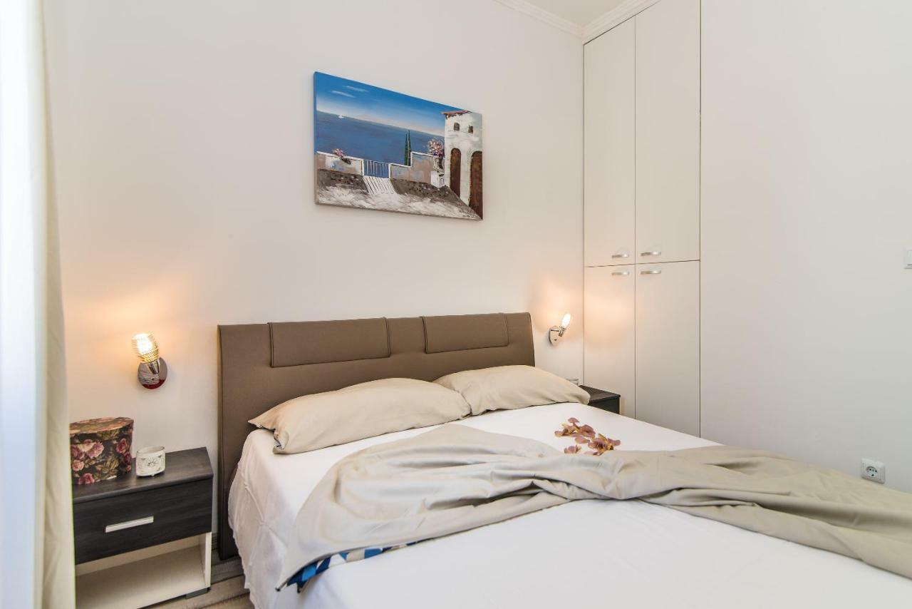 Charming House On The Beach And Deluxe Apartment Pula Eksteriør billede