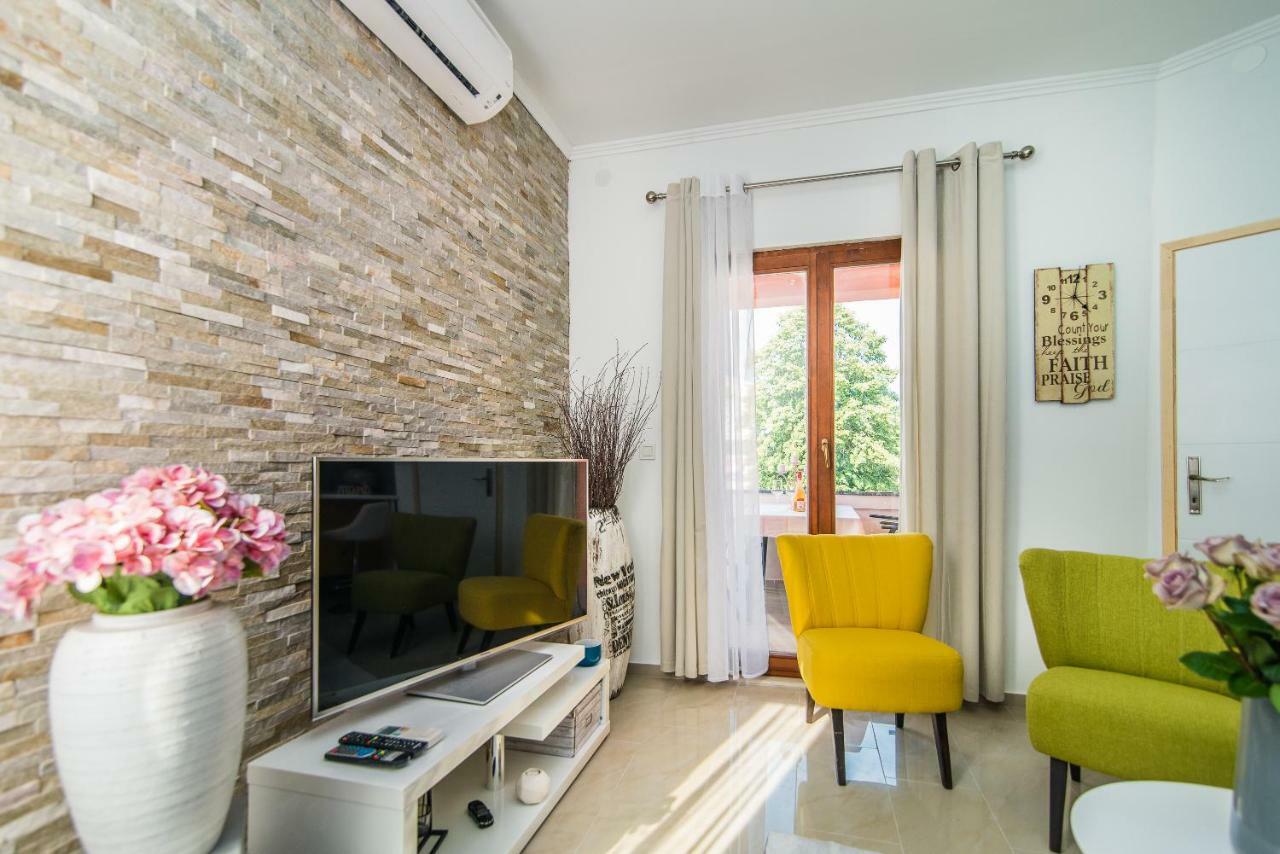 Charming House On The Beach And Deluxe Apartment Pula Eksteriør billede