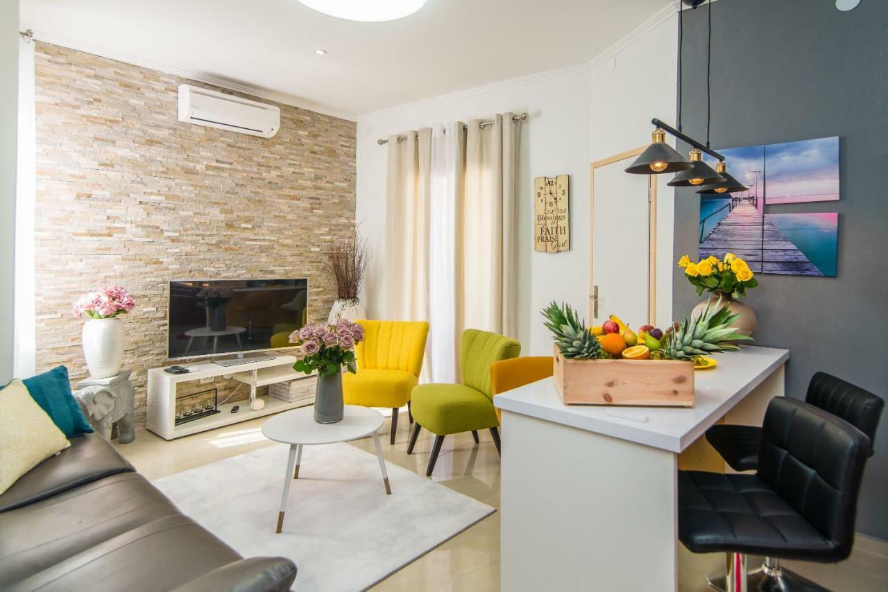 Charming House On The Beach And Deluxe Apartment Pula Eksteriør billede